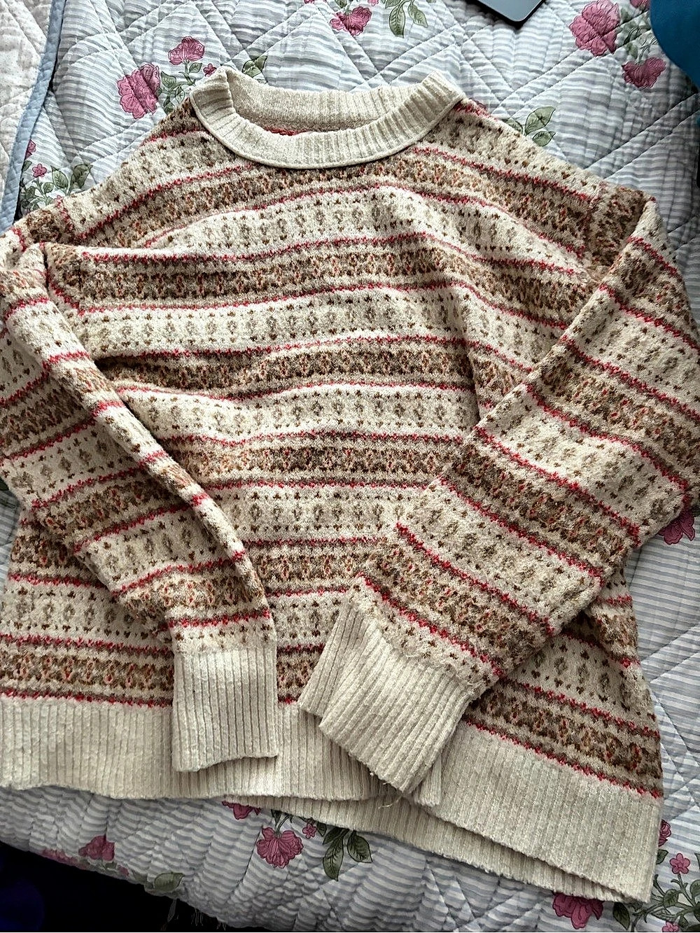 American Eagle Striped Crewneck Sweater in Cream & Red Size Medium